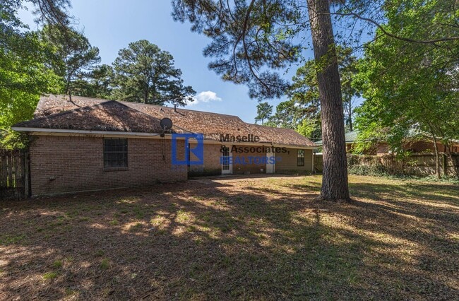 Building Photo - 5 Bedroom/2 Bath Home in Bellegrove Subdiv...