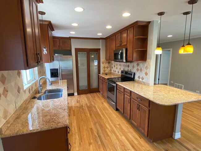 Building Photo - Charming Updated 3-Bedroom Home Just North...