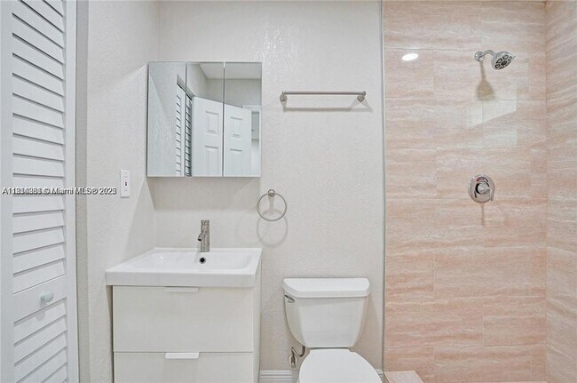 Building Photo - 9457 SW 52nd Ct