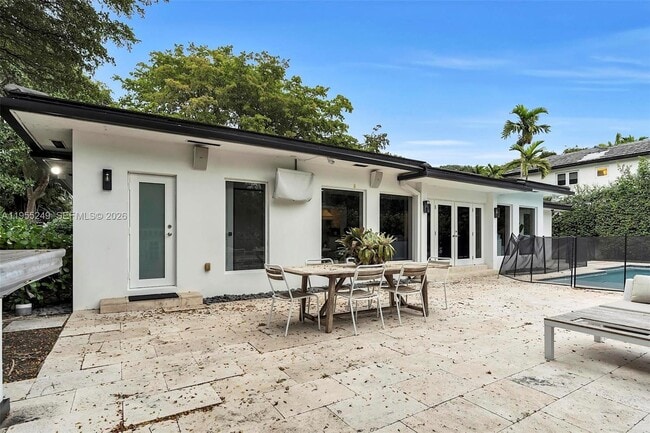 Building Photo - 1444 Mendavia Ave