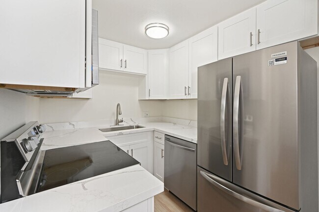Building Photo - Greenlake / Phinney Ridge Remodel - In-Uni...
