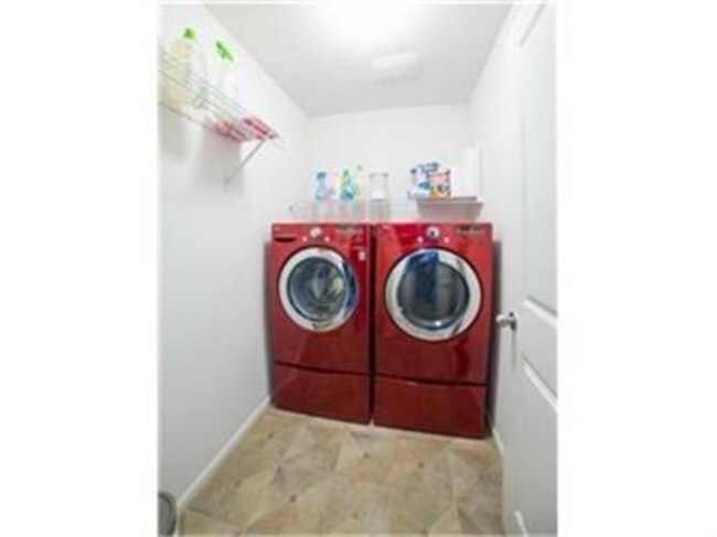 Building Photo - 15720 Manor Way