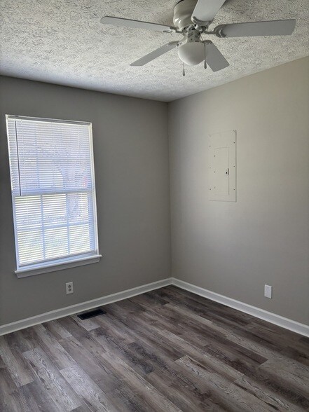 Building Photo - 641 Artic Ave