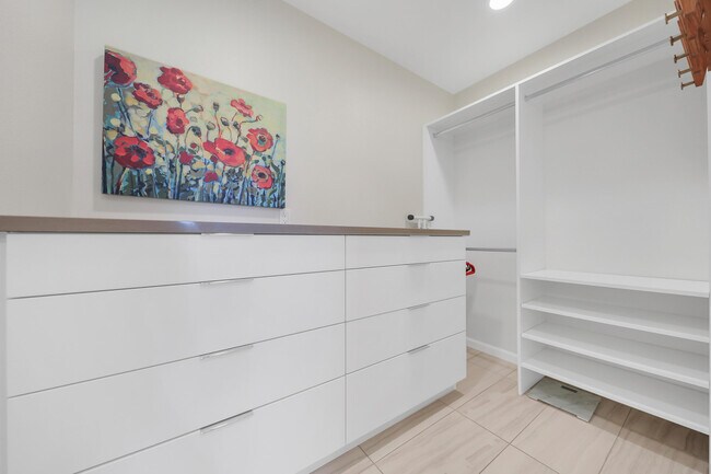 Building Photo - 48 Palma Dr