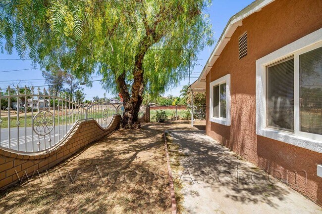 Building Photo - 23865 Goetz Dr