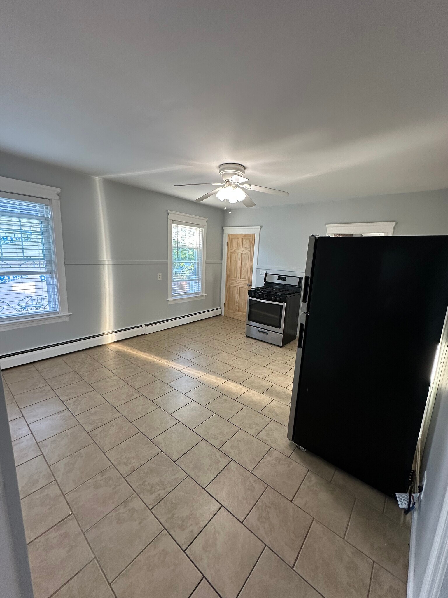 Building Photo - 213 Bucklin St