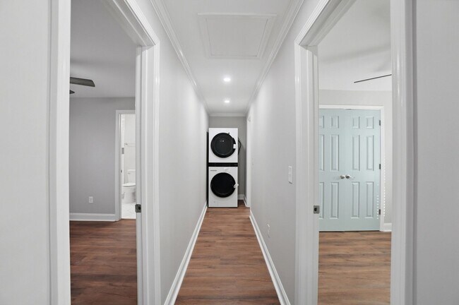 Building Photo - 930 Bond Ave