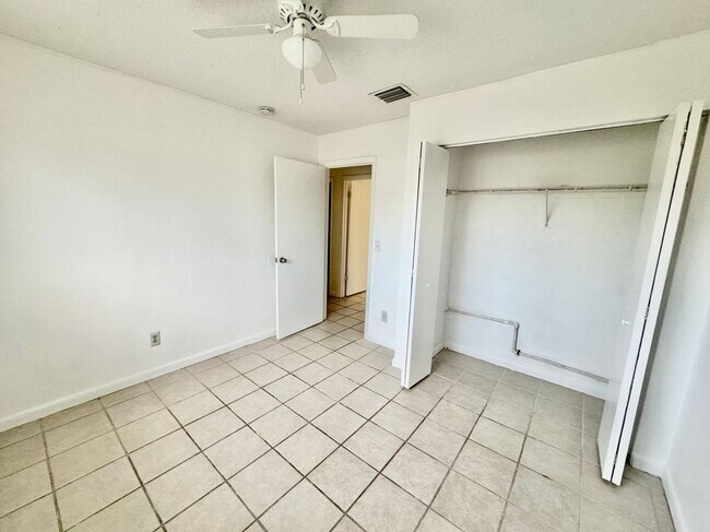 Building Photo - 3220 N 73rd Ter