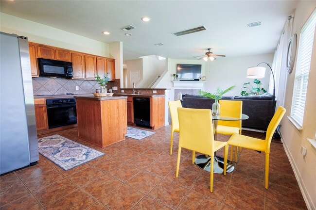 Building Photo - 6010 Twin Creek