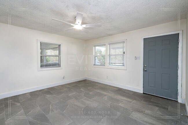 Building Photo - 3 BR 2 BA Home with Fenced Yard & Carport