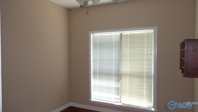 Building Photo - 718 Wynsom Dr SE