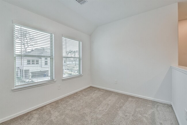Building Photo - 678 Royal Arch Dr