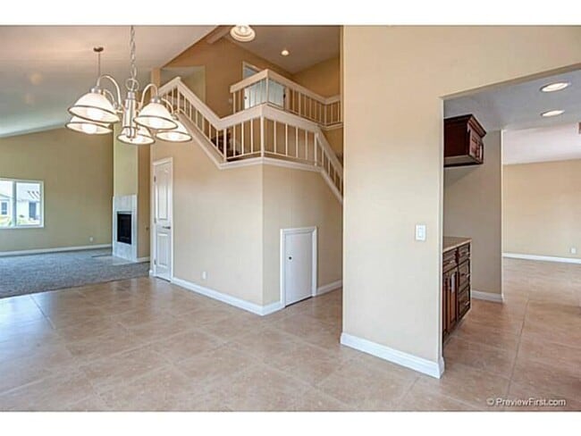 Building Photo - 3 Bedroom 2.5 Bath Home Near Lake Calavera!