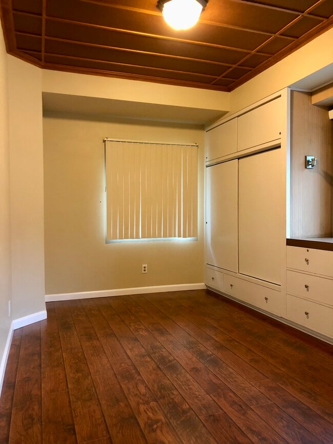 Building Photo - 2447 Malabar St