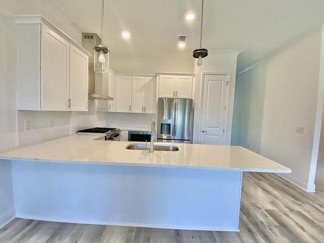 Building Photo - 156 Kara Lake Dr