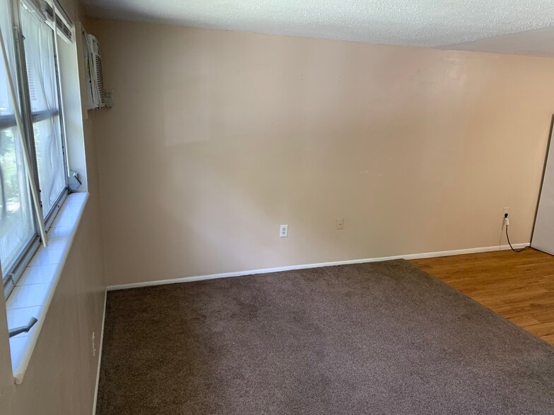 Building Photo - 1211 mook st