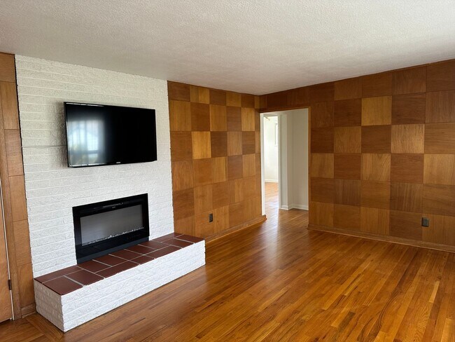 Building Photo - Beautifully updated duplex in South Eugene!