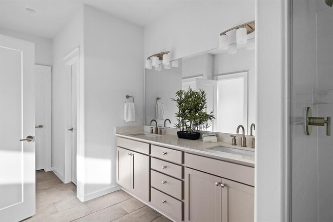 Building Photo - 6800 Menchaca Rd