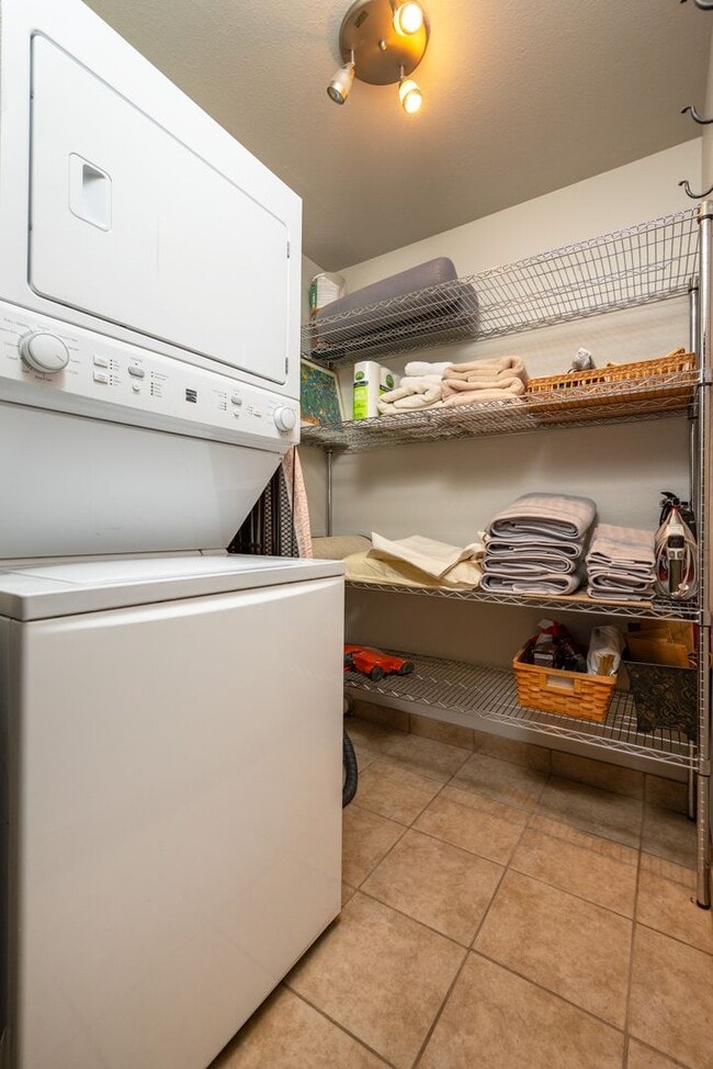 Building Photo - Fully Furnished 2 Bedroom Available Now!