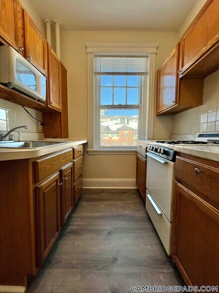 Building Photo - 37 Wendell St