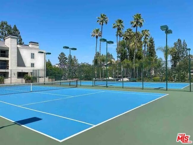 Building Photo - 21450 Burbank Blvd