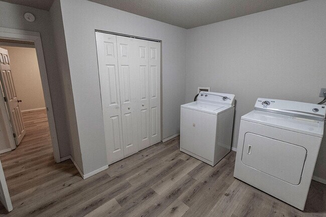 Building Photo - 216 Wheaton Ct