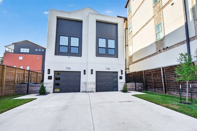 Building Photo - 712 Delano St