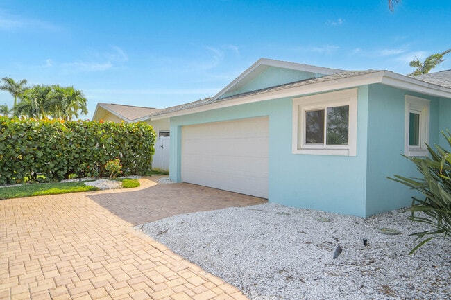 Building Photo - 2910 Alton Dr