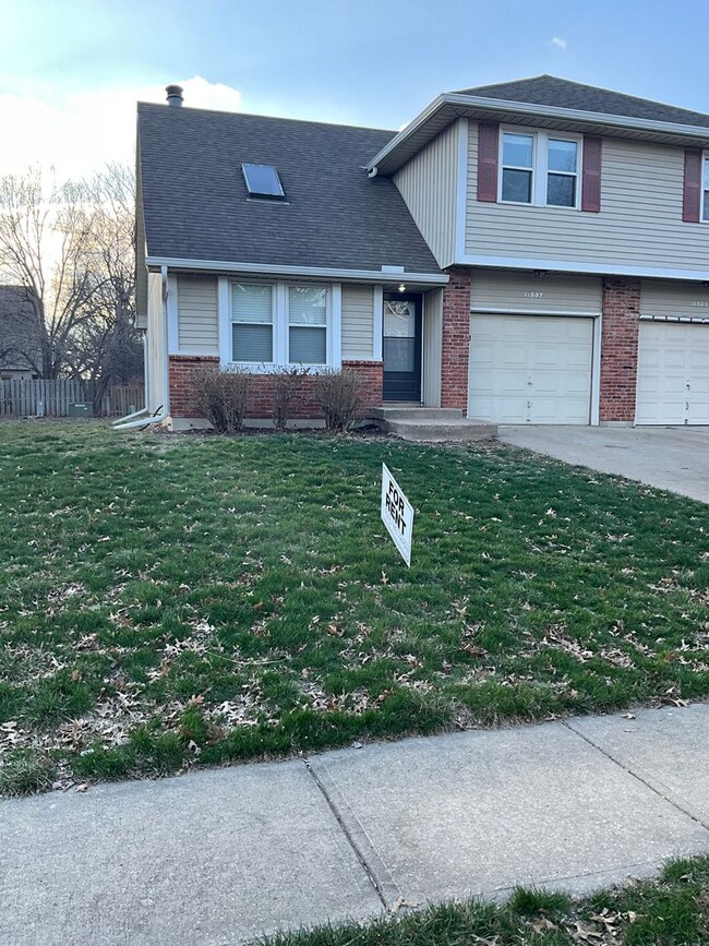 Primary Photo - 3 bedroom townhome