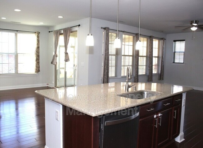 Building Photo - 200 Birdsgrove Ct