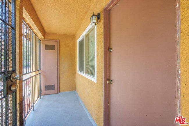 Building Photo - 1361 Riverside Dr