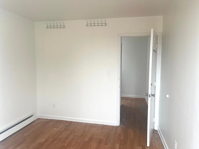 Building Photo - 132-30 Pople Ave