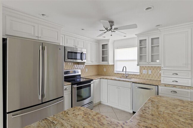 Building Photo - 4775 Cove Cir