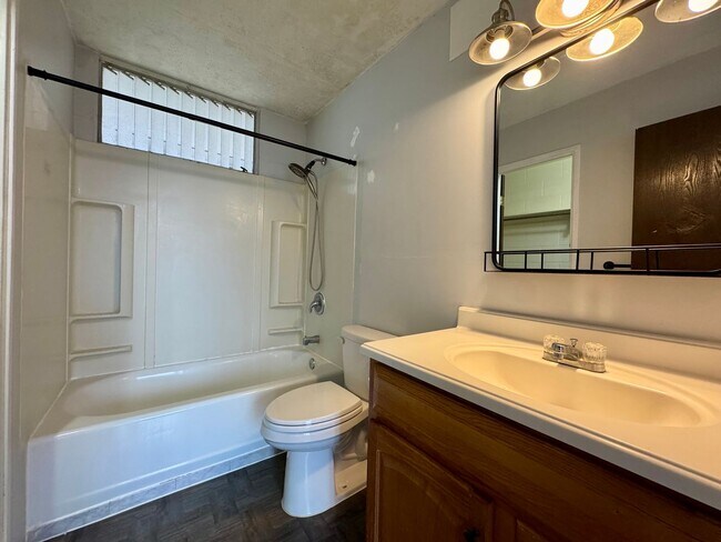 Building Photo - Cathedral Point - 1 bed, 1 bath, 2 Parking. Available Now