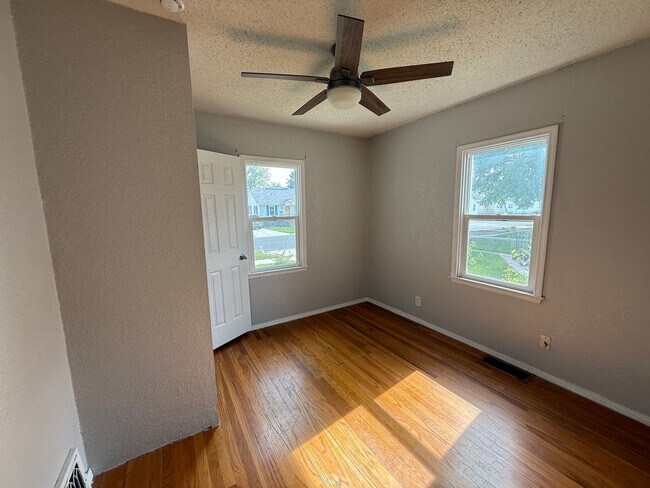 Building Photo - Three Bedroom, Two Bathroom Home! One car garage!