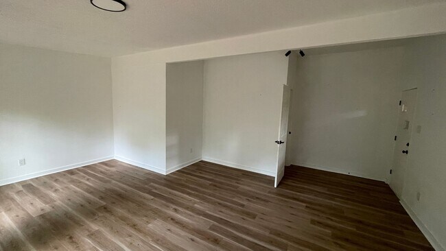 Building Photo - Spacious 4-Bed 2-Bath Home for Rent