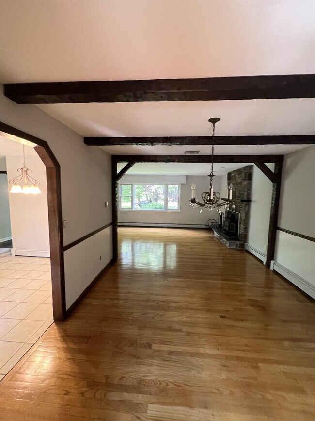 Building Photo - 1040 Daniels Farm Rd