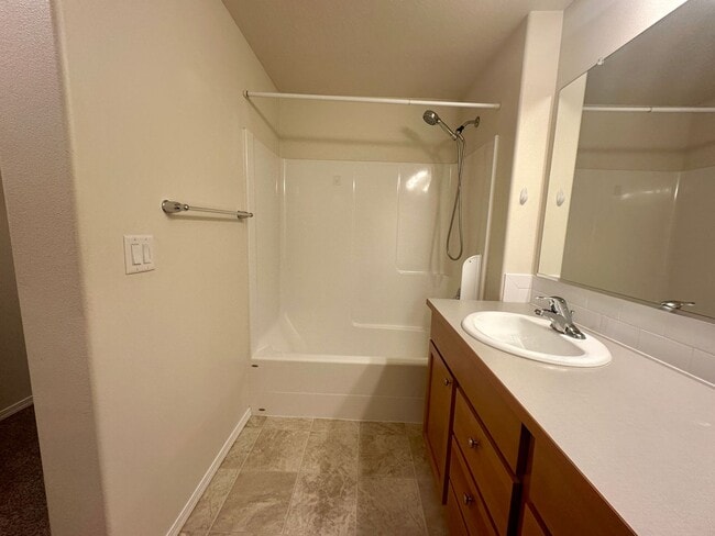 Building Photo - Newly built (2019) single-family