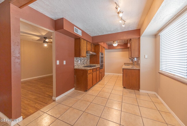 Building Photo - 3021 Fierro Dr
