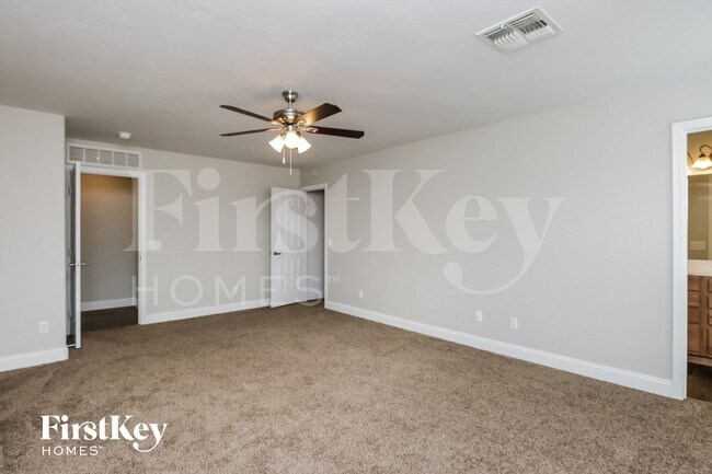 Building Photo - 2863 W San Carlos Ln