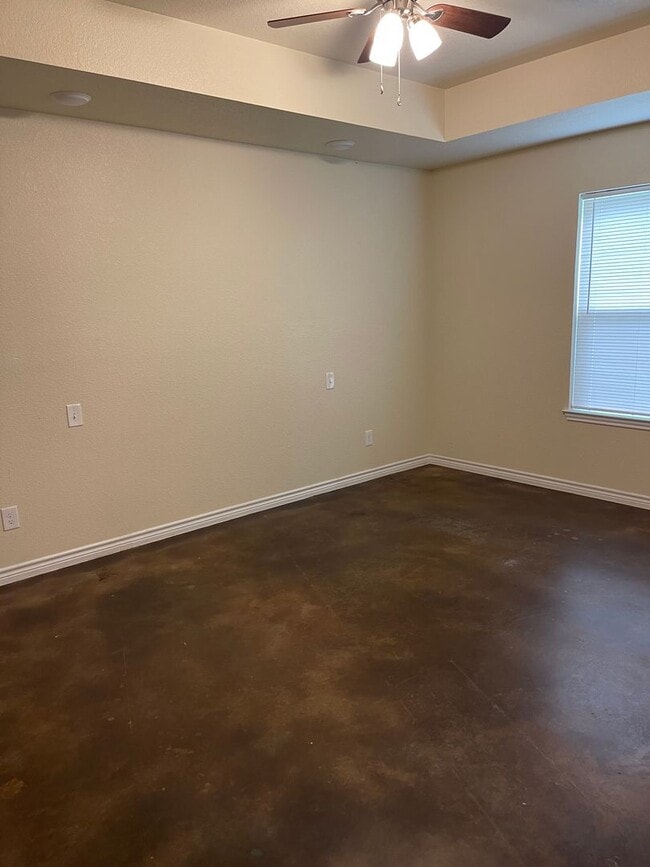 Building Photo - Newer Brick 3/2 Home