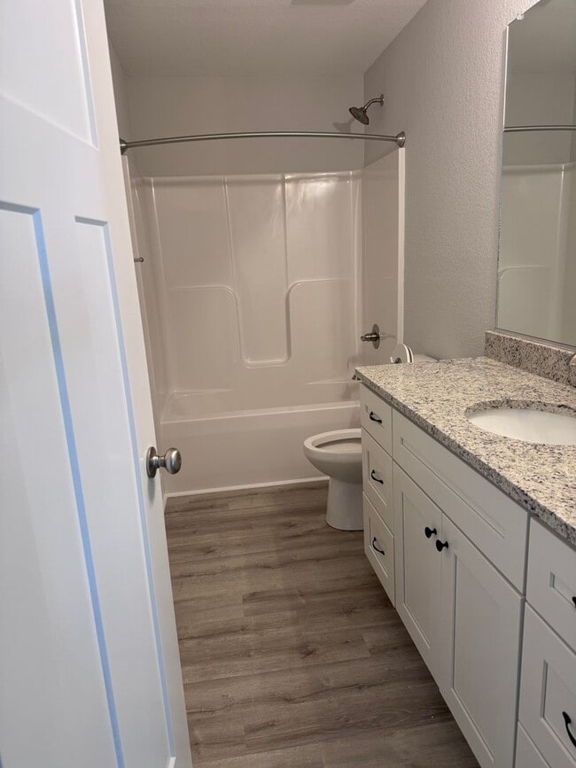 Building Photo - 997 Burnside Rd