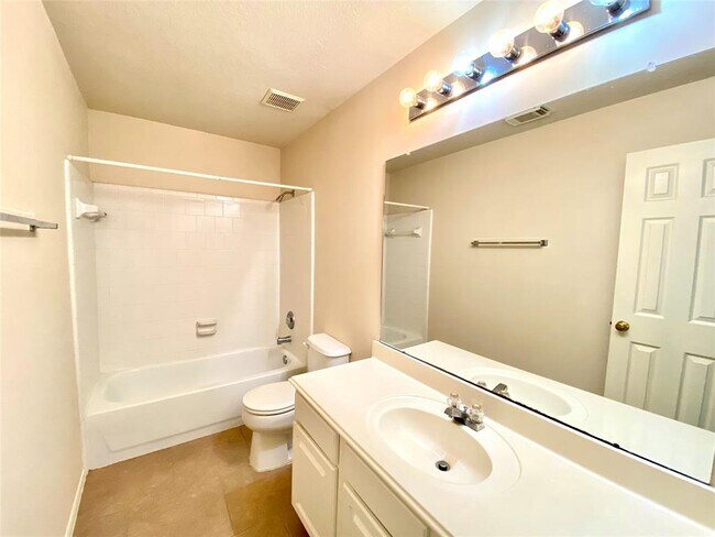 Building Photo - 127 N Willow Point Cir