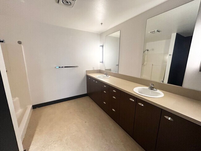 Building Photo - 2 Bedroom Lofts in Overlook! Water, Sewer and Garbage Included!!!