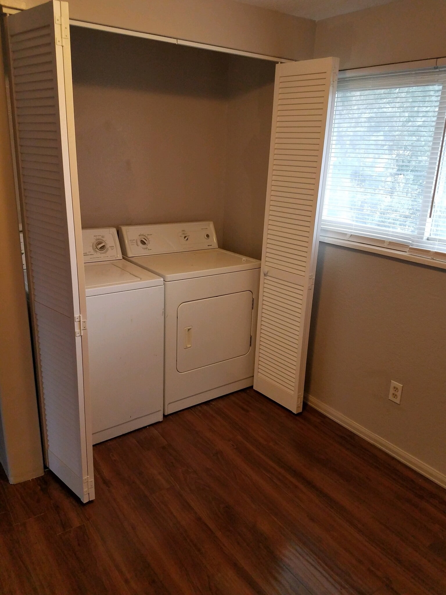 Private washer/dryer in unit - 3530 Pueblo Street