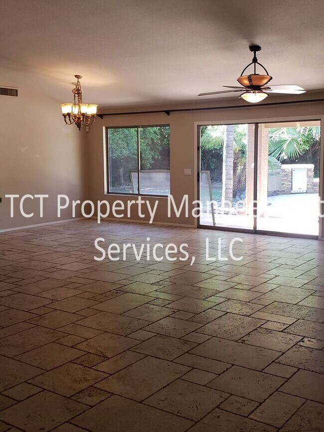 Building Photo - Spacious Home in North East Mesa!