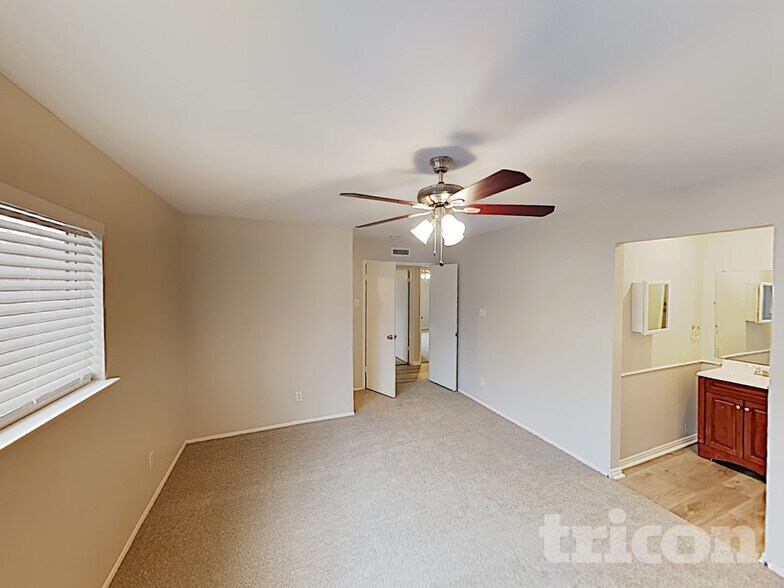 Building Photo - 4114 Hartford Dr