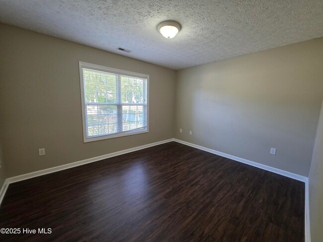 Building Photo - 345 Farina Dr