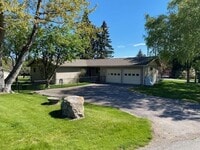 Building Photo - Beautiful Lakeside Home