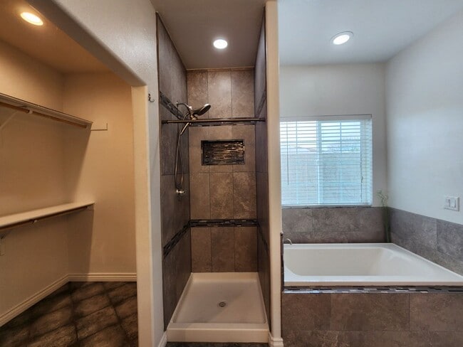 Building Photo - Single Story with Casita